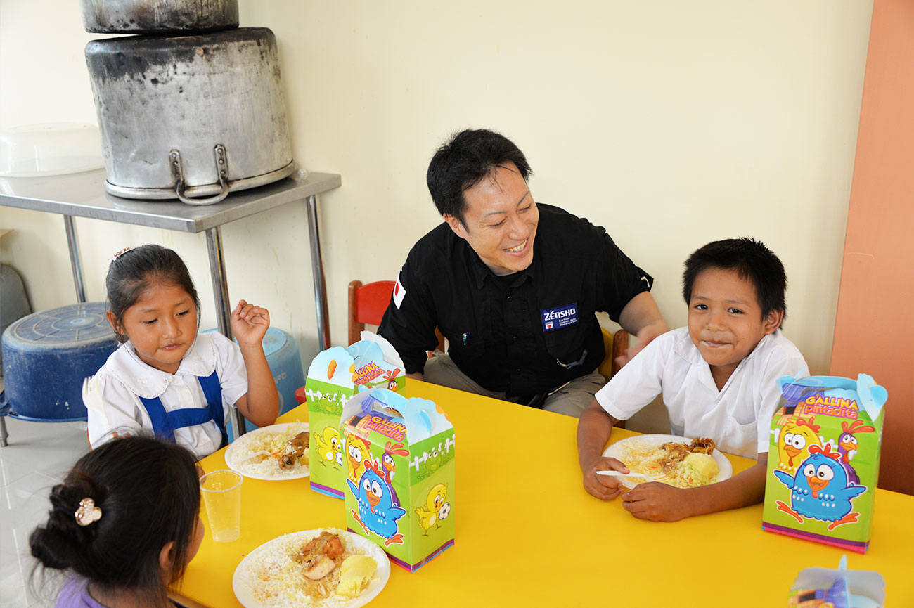 ペルーの小学校に食堂と遊具を新築！