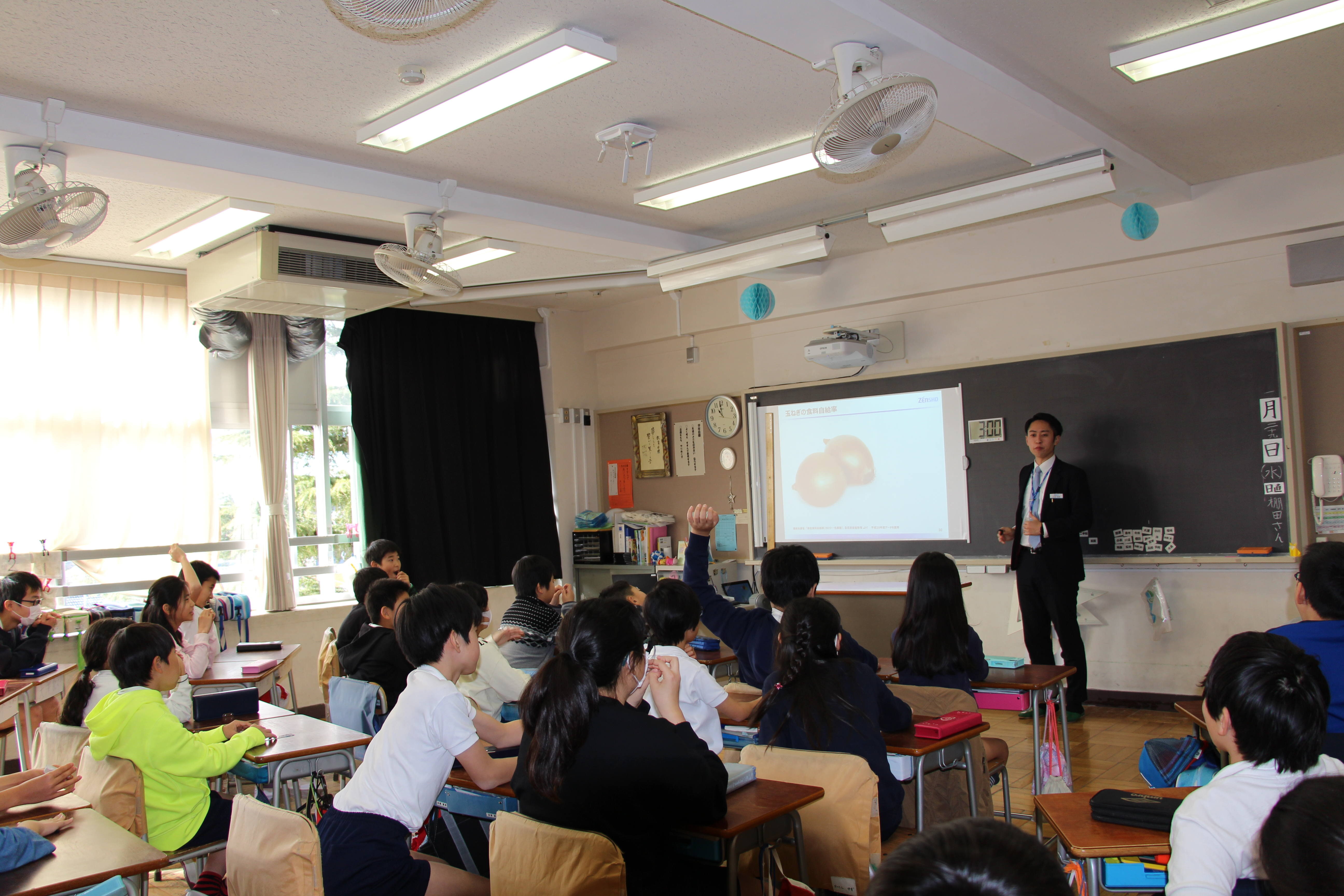 小学校で出前授業「未来教室」を開催