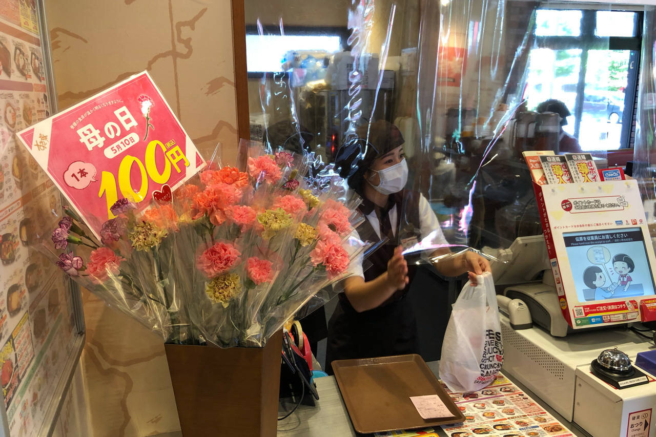 すき家で『母の日』にカーネーションを販売