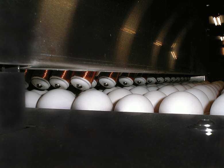 Cracked egg detector