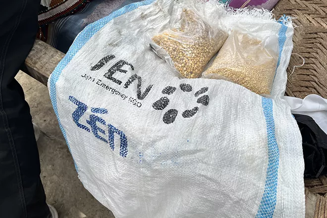 Food distribution shown by beneficiaries